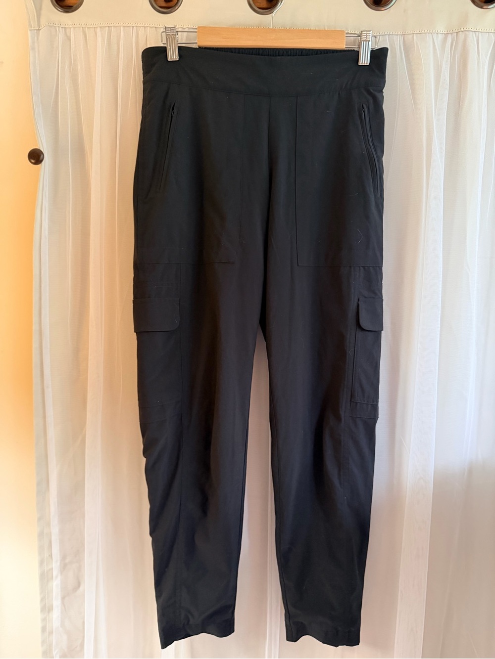 Athleta Black Chelsea Cargo Pants with Utility Pockets